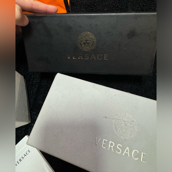 Sunglasses boxes and Bag - Picture 6 of 8